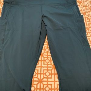 Lululemon 7/8 leggings with pockets